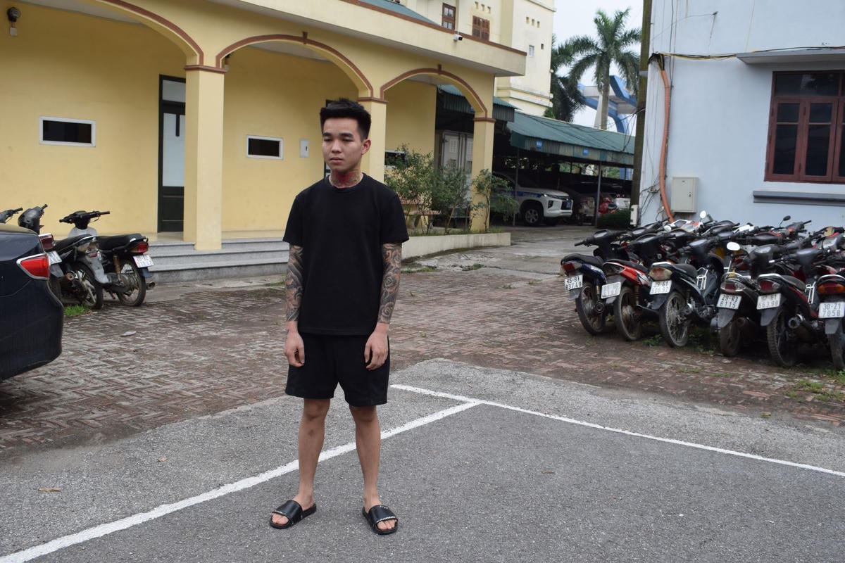 Đối tượng Vi Hồng Luân tại cơ quan điều tra. Ảnh: Công an tỉnh Hưng Yên.
