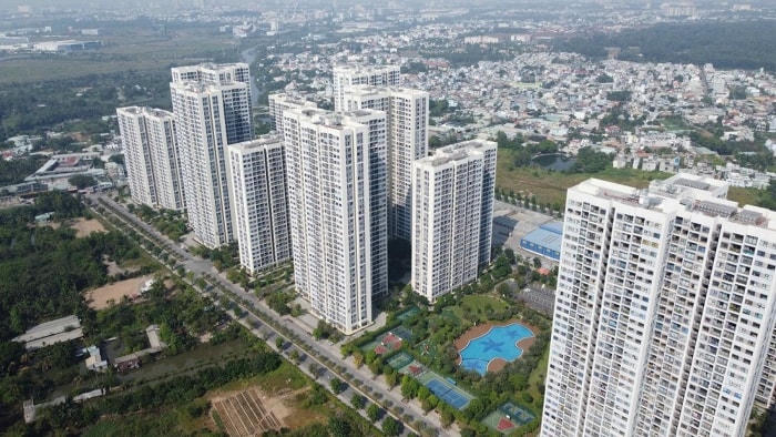 Người dân vẫn khó mua được căn hộ giá vừa túi tiền. Ảnh: Quang Vinh.