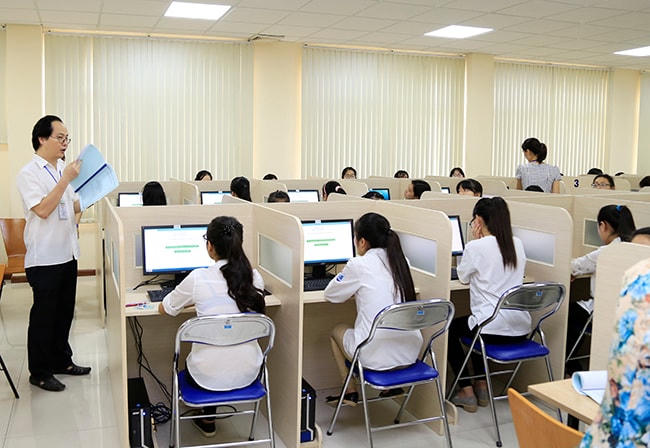 Thí sinh tham dự kì thi đánh giá năng lực do Đại học Quốc gia Hà Nội tổ chức.