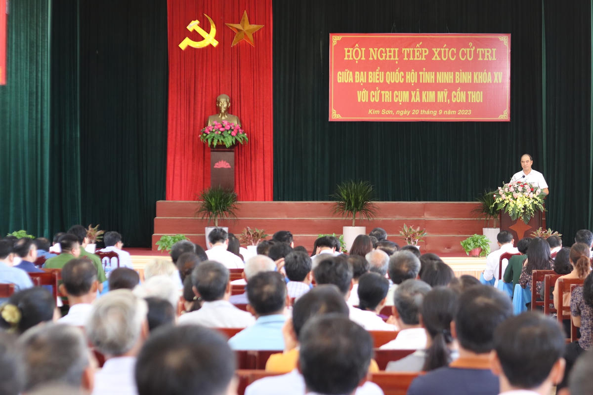 Phó Chủ tịch - Tổng Thư ký Nguyễn Thị Thu Hà tiếp xúc cử tri tại huyện Kim Sơn