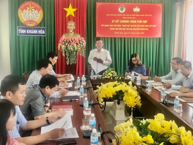 Khánh Hòa ký kết chương trình phối hợp đẩy mạnh cuộc vận động người Việt Nam ưu tiên dùng hàng Việt Nam
