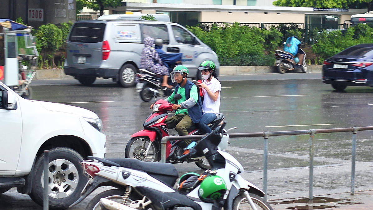 Theo thống kê, lượng xe ôm công nghệ ở 2 thành phố Hà Nội và Thành phố Hồ Chí Minh đang ngày càng tăng mạnh về số lượng và hiện đang đứng đầu cả nước về số lượng xe ôm công nghệ.  