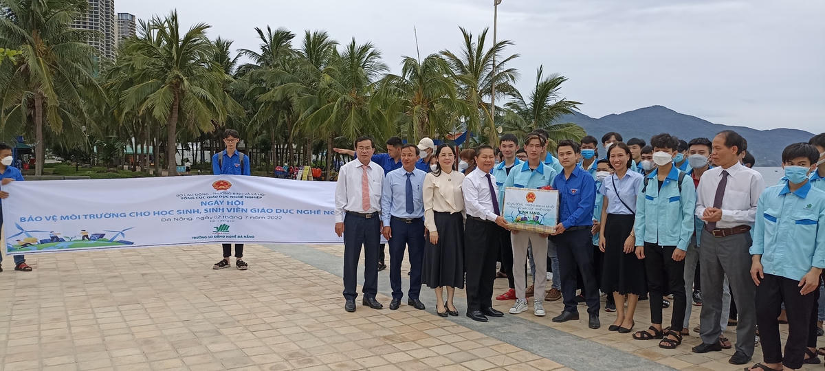 Ngày hội thu hút đông đảo người tham dự.