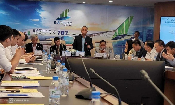 Ông Phan Đình Tuệ, thành viên HĐQT Sacombank và Bamboo Airways chia sẻ thông tin tại phiên họp bất thường của hãng hàng không này sáng 15/9. Nguồn: Vnexpress.