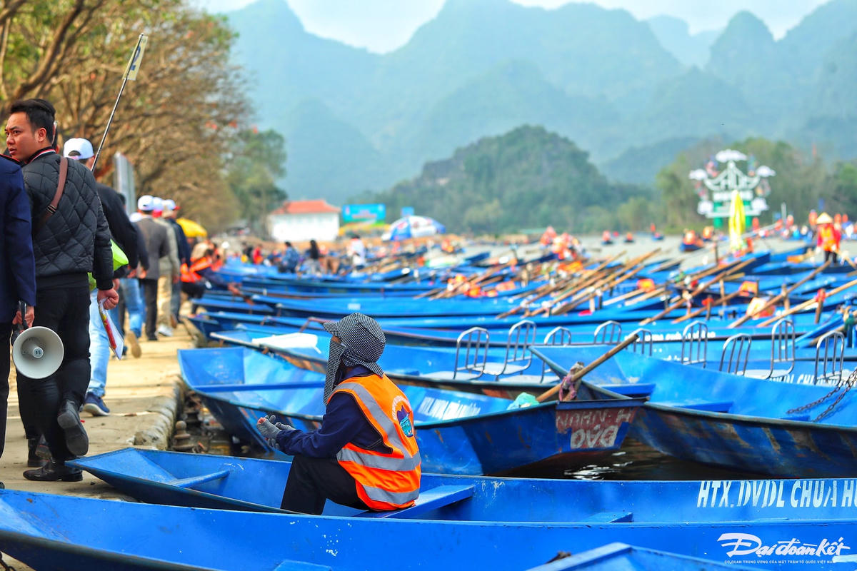 W_chua_huong-le-khanh5.jpg