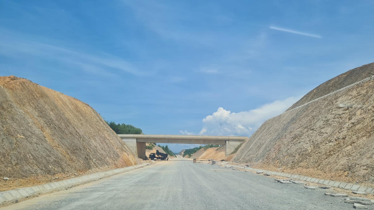 Nhiều cầu vượt đường cao tốc, cầu chui dân sinh đã hoàn thành.