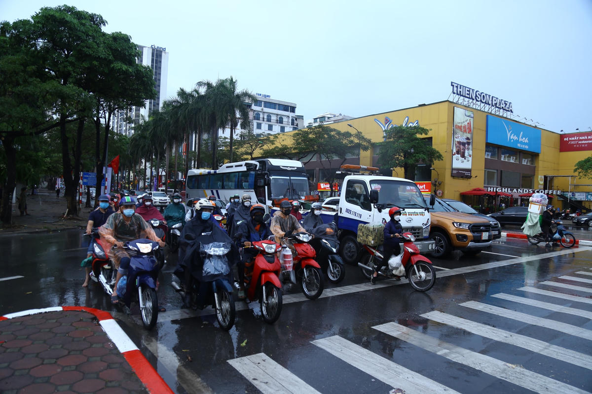 Trước đó, nhằm đánh giá kịp thời khắc phục những vấn đề ảnh hưởng đến hoạt động của SEA Games 31, Trung tướng Nguyễn Hải Trung, Giám đốc Công an TP Hà Nội yêu cầu thủ trưởng các đơn vị triển khai đồng loạt các biện pháp nhằm đảm bảo tuyệt đối an ninh, an toàn cho Lễ Khai mạc…
