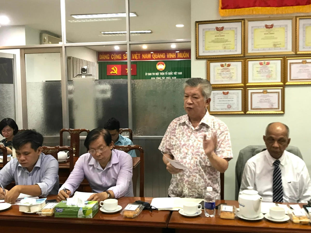 Các đại biểu đóng góp ý kiện tại hội nghị.