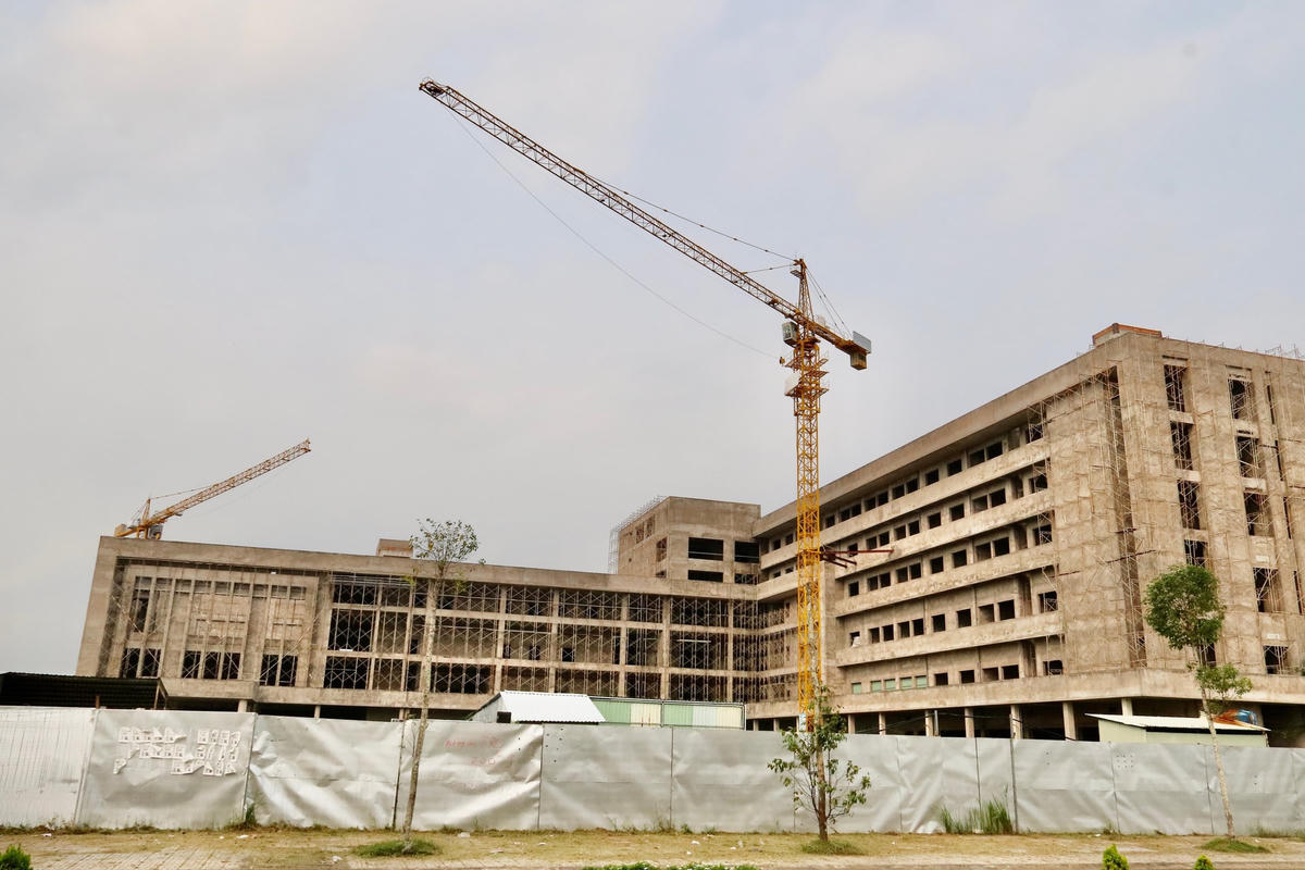 Bệnh viện cũ xuống cấp, nhưng dự án bệnh viện mới thì chưa biết khi nào mới hoạt động được.  