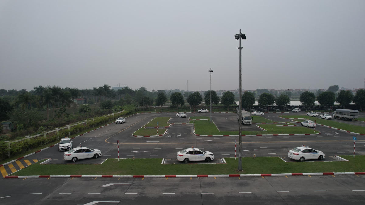 6 cơ sở đào tạo lái xe có hiện tượng số phiên học trùng xe tập lái, trùng học viên cao bất thường, tiềm ẩn nguy cơ can thiệp vào dữ liệu, thiết bị DAT để gian lận trong dạy thực hành lái xe ô tô. Ảnh minh họa.