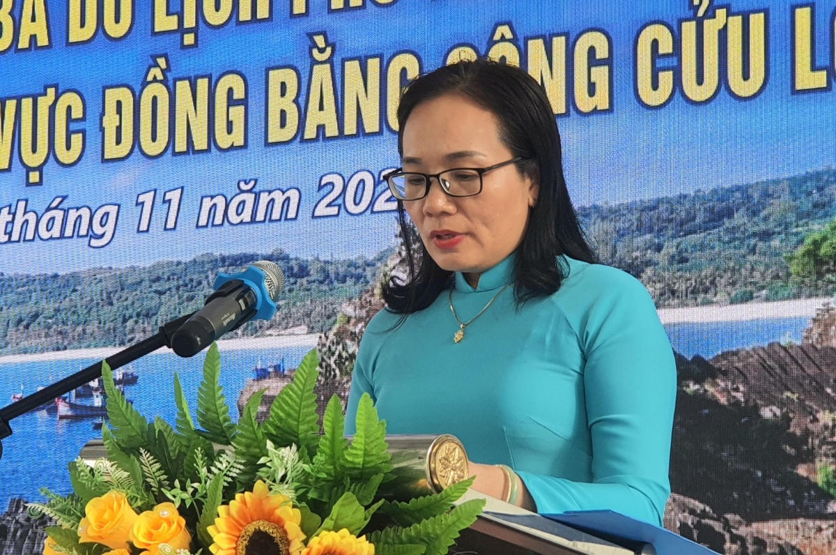 Đại diện lãnh đạo Sở Văn hoá – Thể thao và Du lịch Phú Yên giới thiệu khái quát những tiềm năng, thế mạnh du lịch của địa phương.
