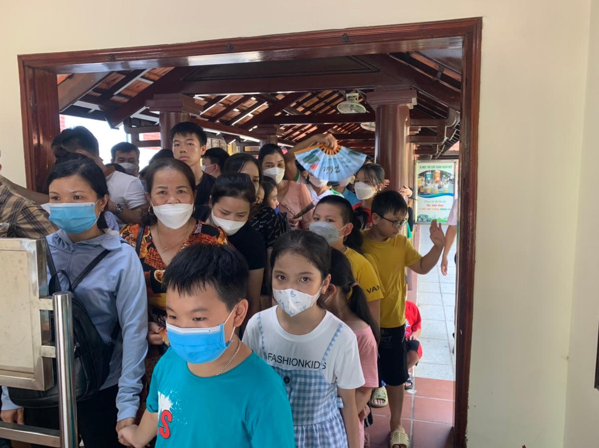 [ẢNH] Dòng người nối dài, xếp hàng vào Lăng viếng Bác trong ngày Quốc khánh 2-9 