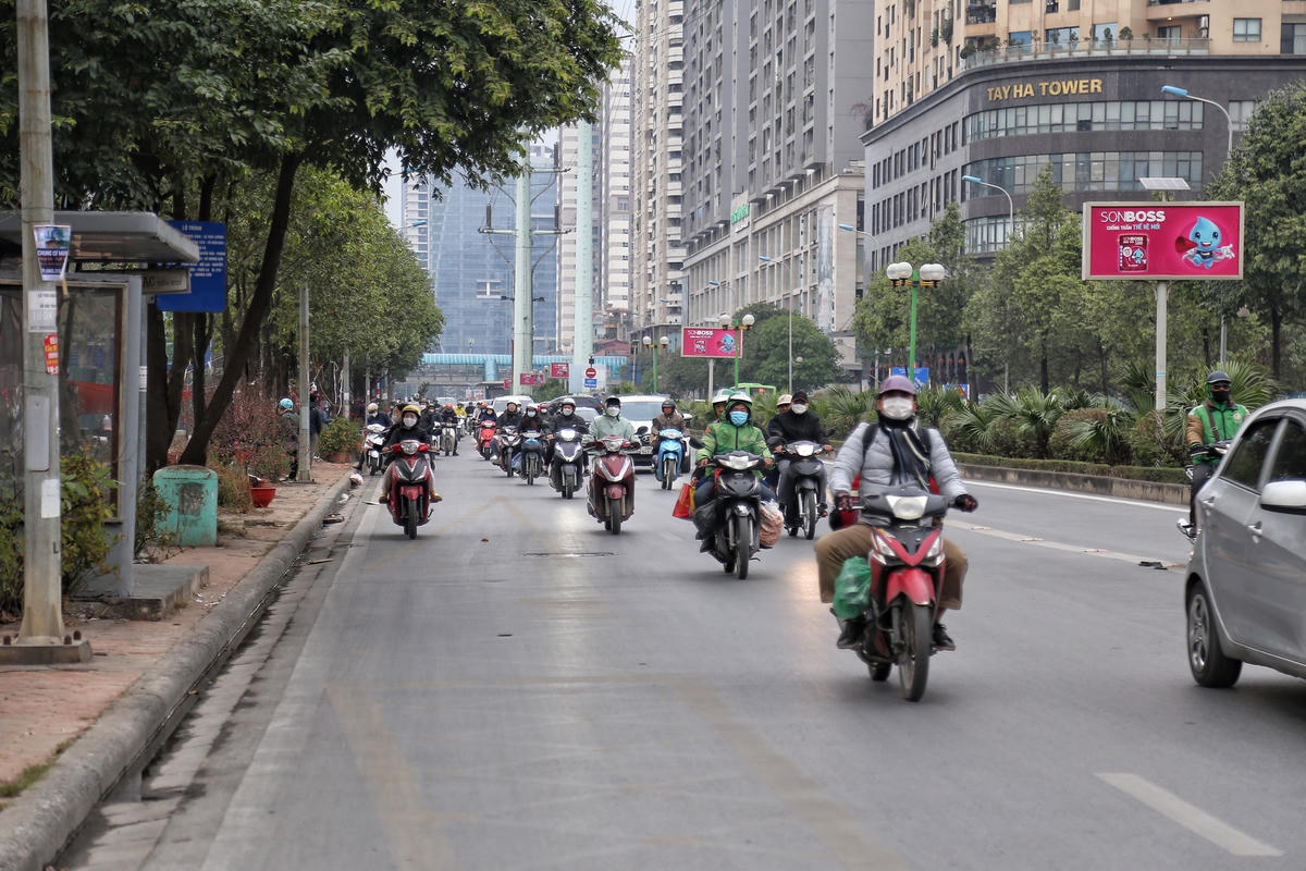 Các phương tiện di chuyển dễ dàng trên đường Tố Hữu.