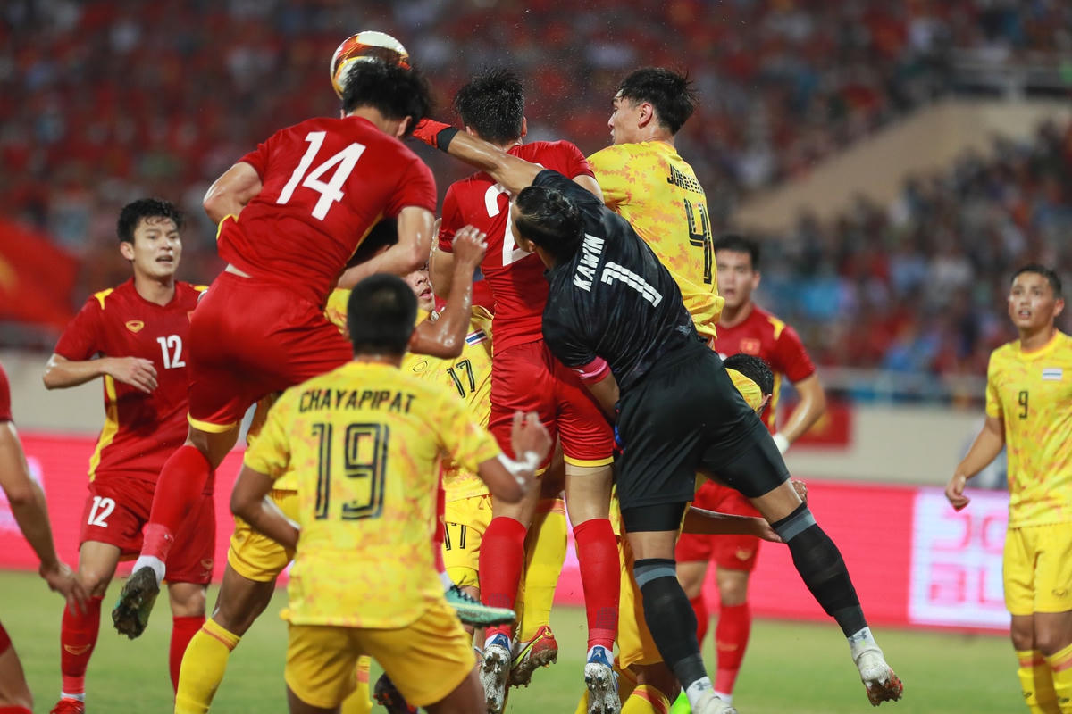 Những pha bóng bổng đã được U23 Việt Nam liên tục thực hiện và tạo ra những áp lực lớn cho hàng thủ Thái Lan.