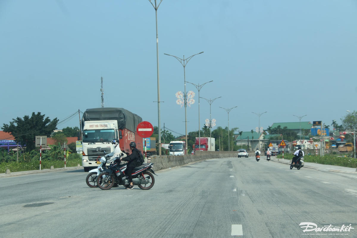 3-giao-thon-tai-phong-dien-tthue.jpg