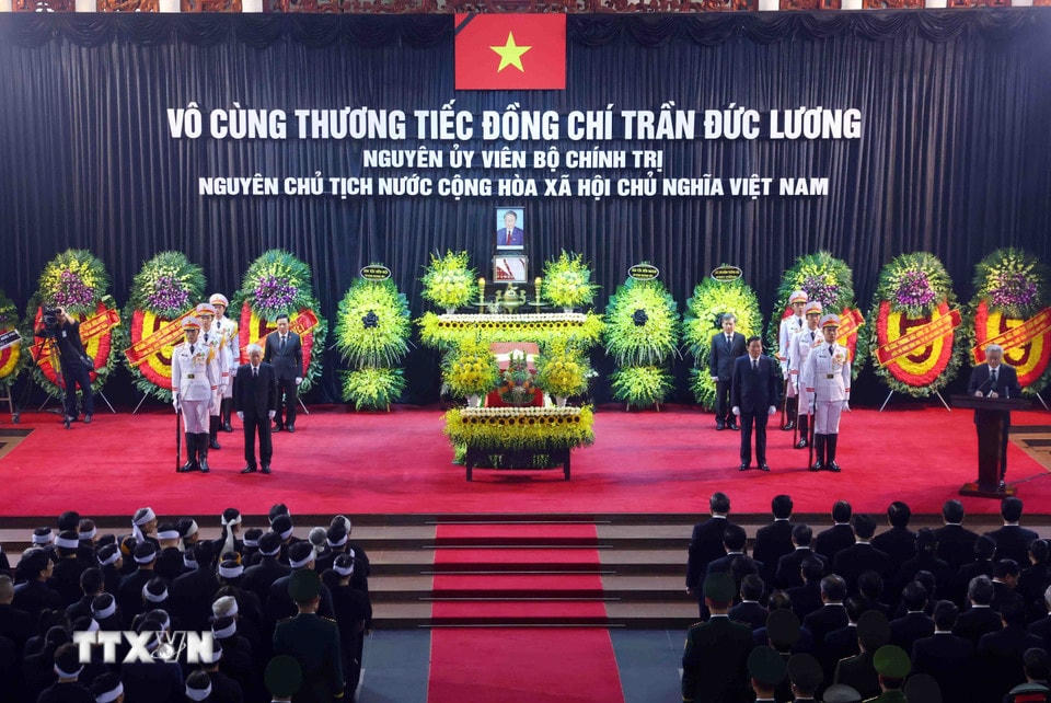 Lễ truy điệu nguyên Chủ tịch nước Trần Đức Lương. (Ảnh: TTXVN)