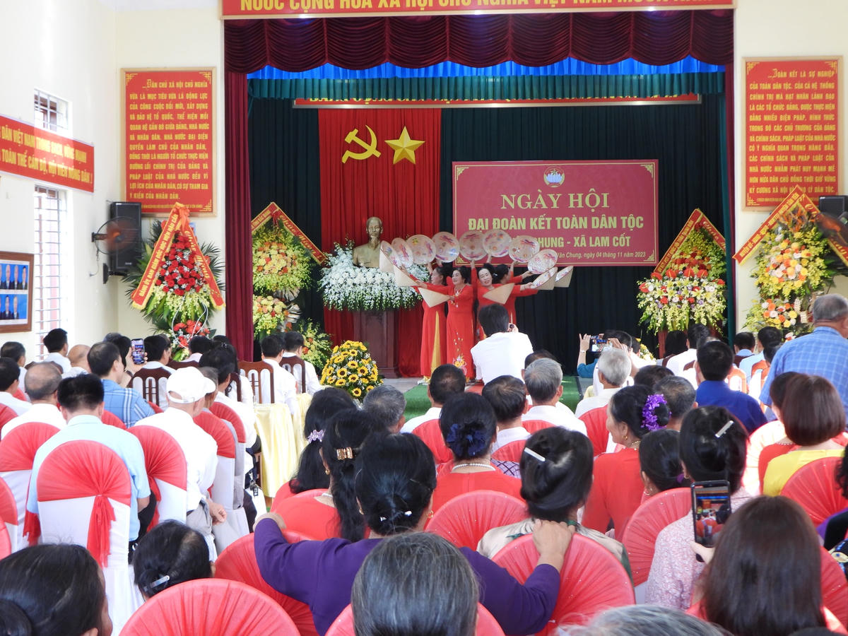 Phó Chủ tịch Thường trực Quốc hội Trần Thanh Mẫn dự Ngày hội Đại đoàn kết tại Bắc Giang