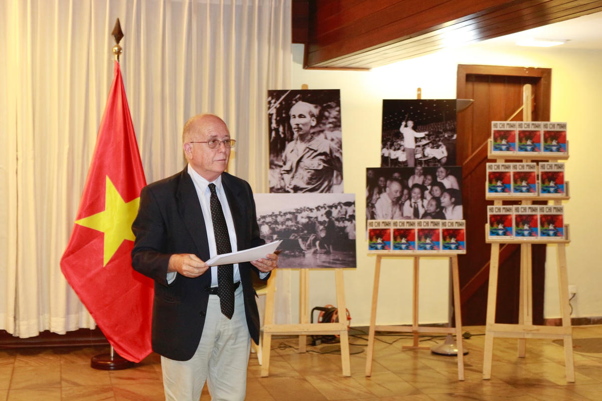 Ông Pedro de Oliveira phát biểu tại lễ kỷ niệm.