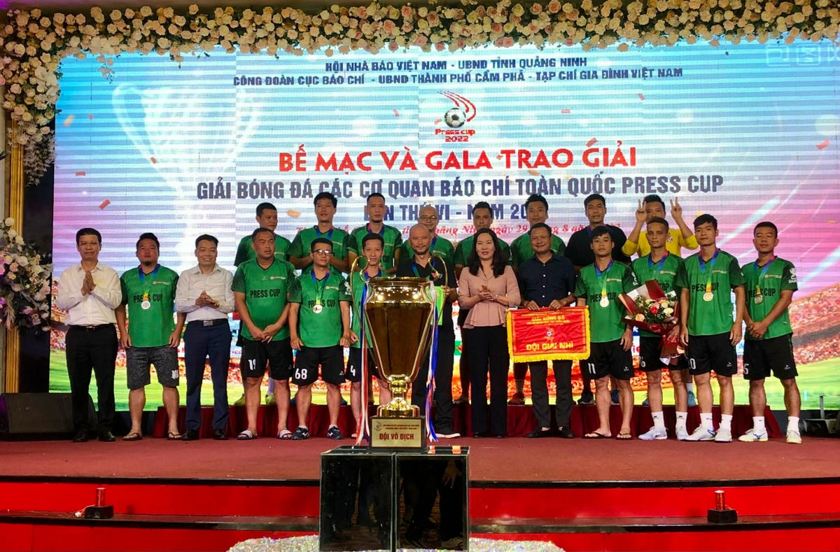 Đội bóng Đài Truyền hình Việt Nam giành giải Nhì Press Cup năm 2022. 