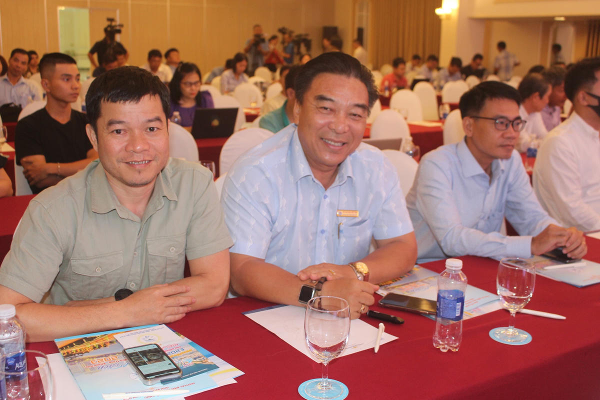 Đại biểu có mặt tại họp báo.
