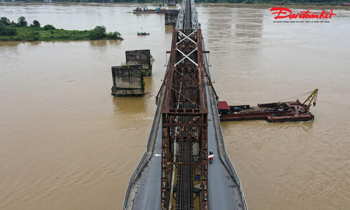 Hiện nay, nhiều vị trí trên cầu bị han rỉ.