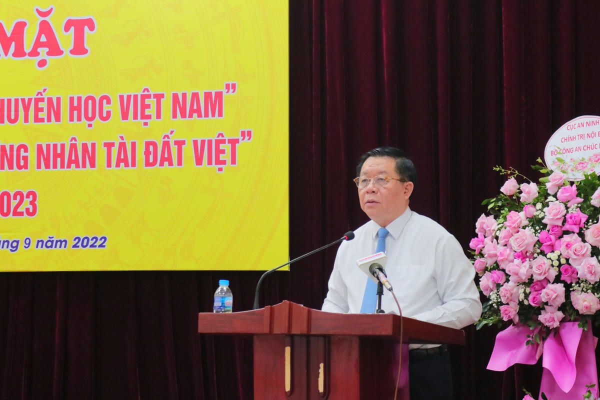 Trưởng ban Tuyên giáo Trung ương Nguyễn Trọng Nghĩa phát biểu tại buổi lễ.