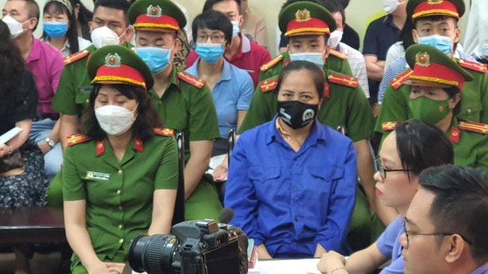 Bị cáo Nguyễn Thị Thu Hương tại tòa.