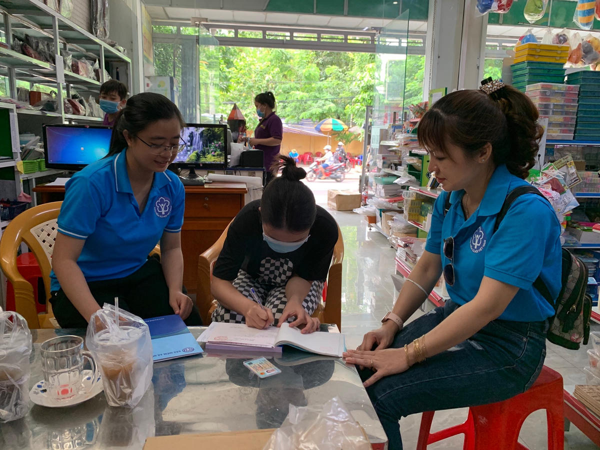 Tuyên truyền trực tiếp vận động người dân tham gia BHYT, BHXH