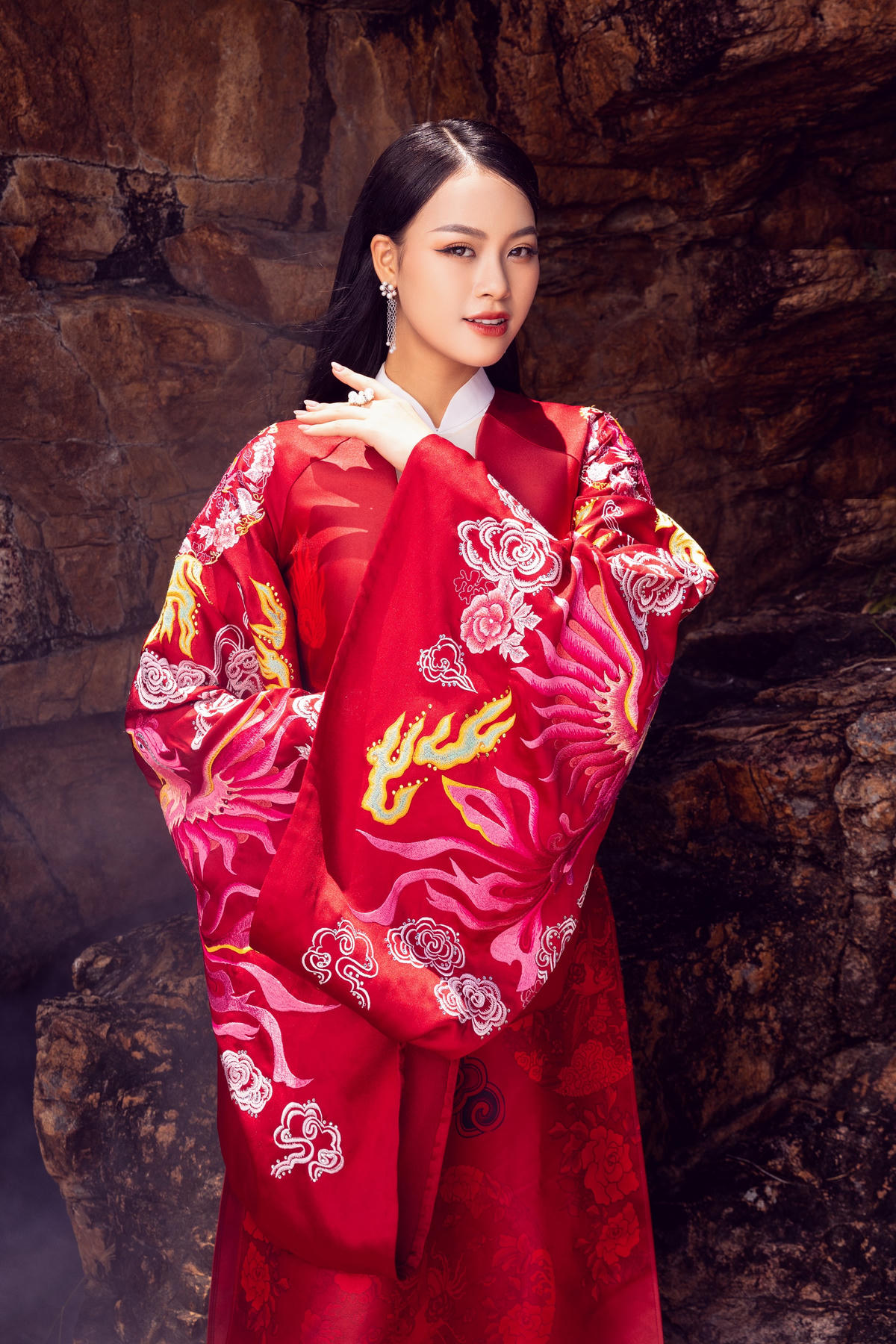 Top 40 thí sinh Miss World Vietnam khoe sắc trong tà áo dài trước đêm chung kết