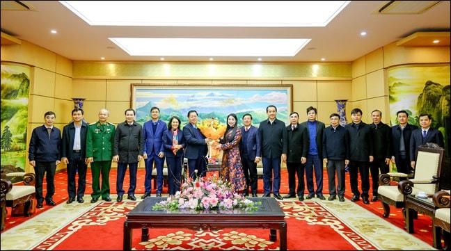 Trưởng Ban Tuyên giáo Trung ương Nguyễn Trọng Nghĩa thăm, tặng quà Tết cho hộ nghèo, hộ có hoàn cảnh khó khăn tại Vĩnh Phúc