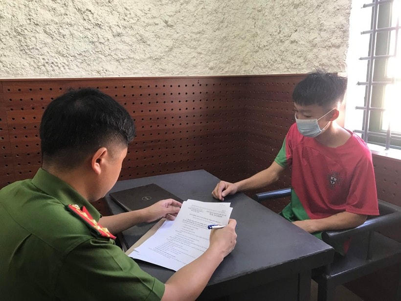 Đối tượng Trần Phúc Dũng tại cơ quan công an.