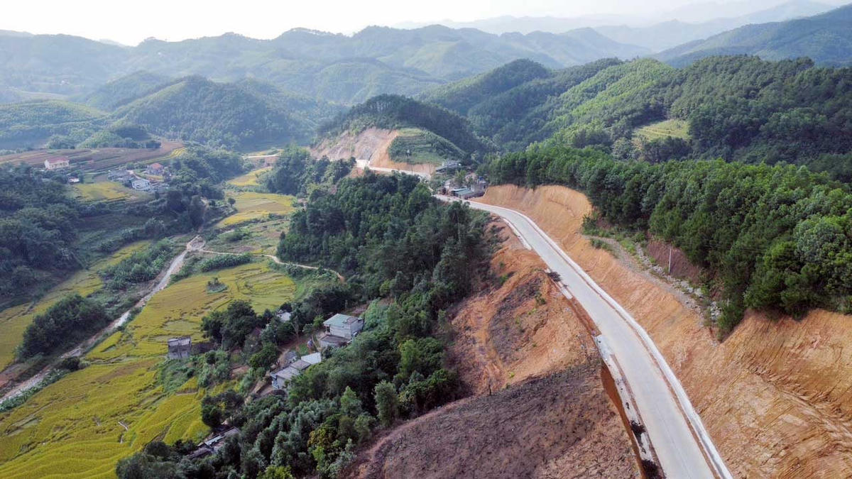 Con đường mới mở ra nhiều cơ hội phát triển kinh tế - xã hội cho người dân Đại Dực.