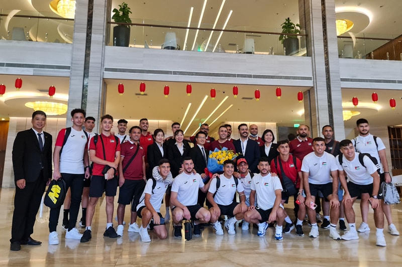 U20 Palestine “check-in” khi tới Việt Nam. Ảnh: VFF.