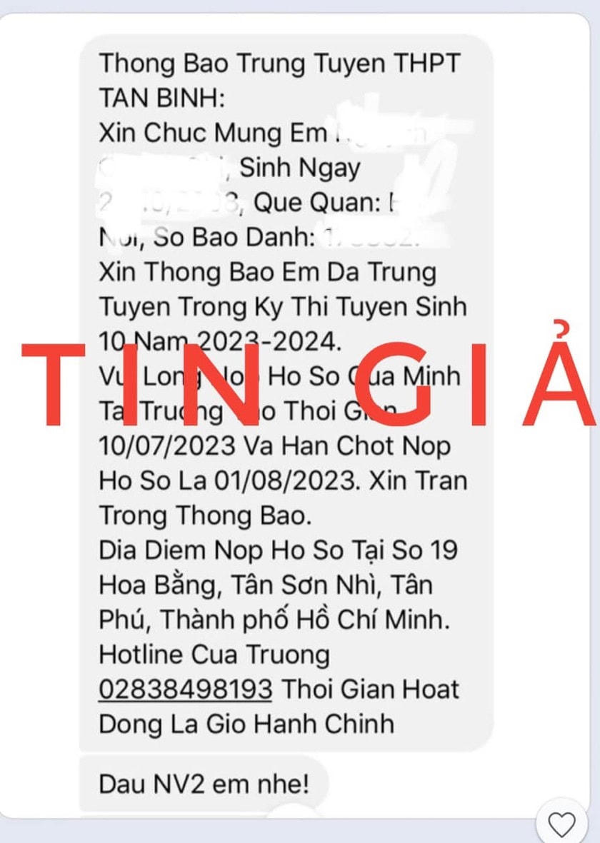 Tin nhắn giả mạo học sinh và phụ huynh nhận được.