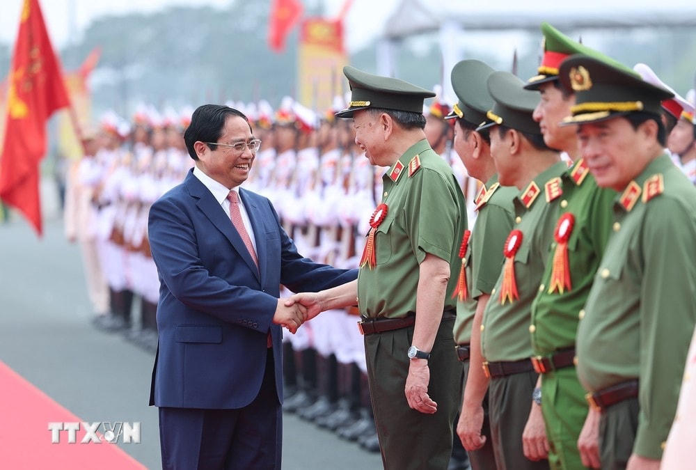 Thủ tướng Phạm Minh Chính với Bộ trưởng Tô Lâm và lãnh đạo Bộ Công an tham dự Lễ kỷ niệm. (Ảnh: Dương Giang/TTXVN) TTXVN_1404Thutuong3.jpg
