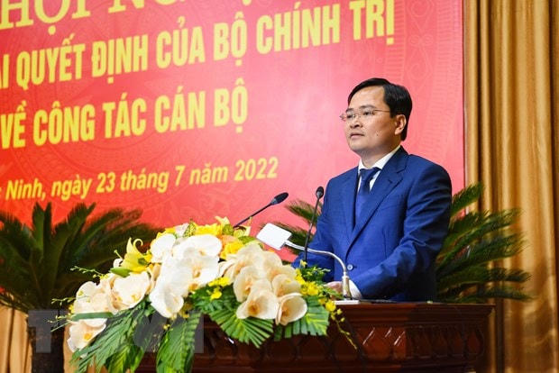 Tân Bí thư Tỉnh ủy Bắc Ninh Nguyễn Anh Tuấn phát biểu tại hội nghị. Ảnh: Thanh Thương/TTXVN.