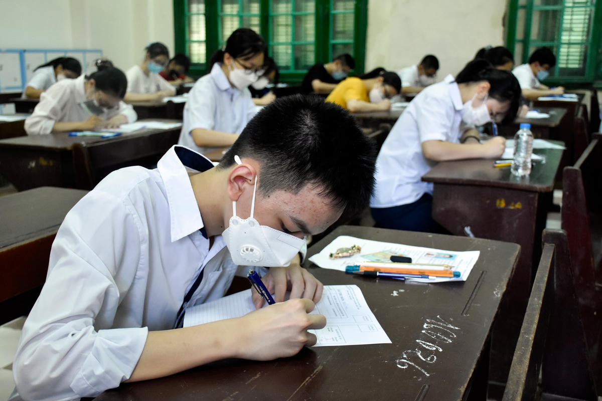 Thí sinh dự kỳ thi tuyển sinh vào lớp 10 THPT công lập tại Hà Nội năm 2022.