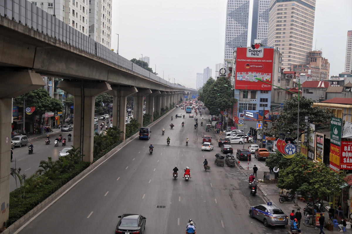 Tại tuyến đường Trần Phú hướng về QL 6 cũng thông thoáng.