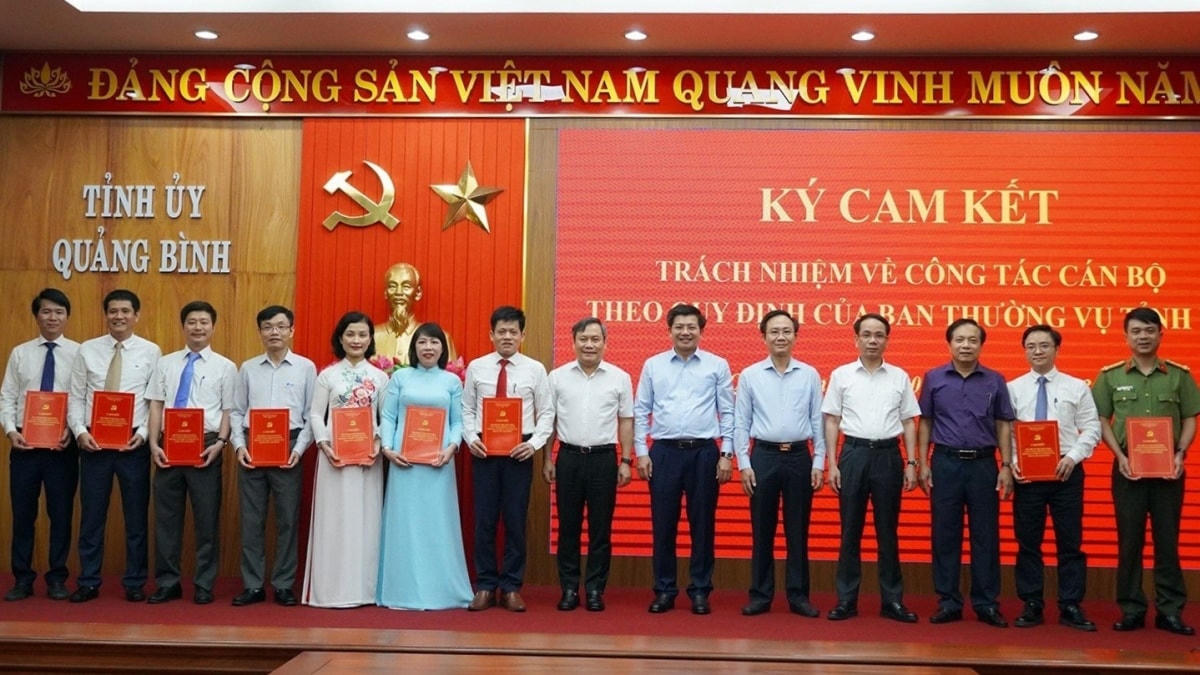 10 cán bộ được tỉnh Quảng Bình hiệp y, điều động, bổ nhiệm.