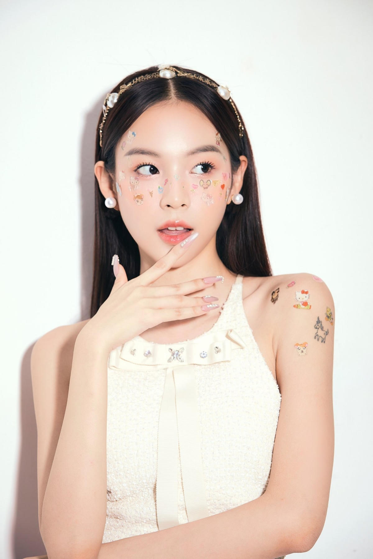 Phí Phương Anh đang cố tình lợi dụng hình ảnh chiếc bánh kem trà xanh để tạo nên sự tranh cãi.