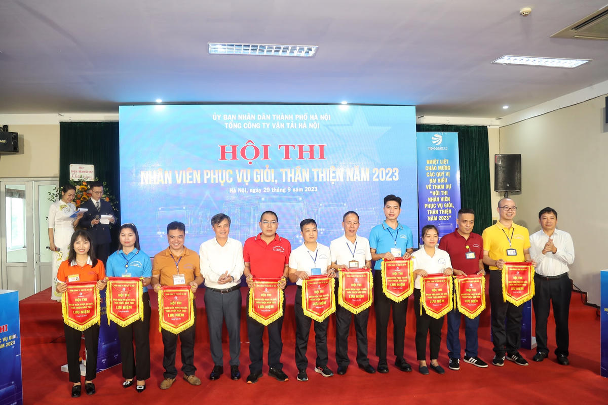 Hình ảnh 10 đội tham gia hội thi nhân viên phục vụ giỏi, thân thiện 2023.