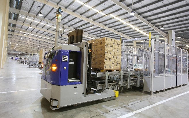 Hệ thống robot LGV tại Nhà máy sữa Việt Nam (Vinamilk).