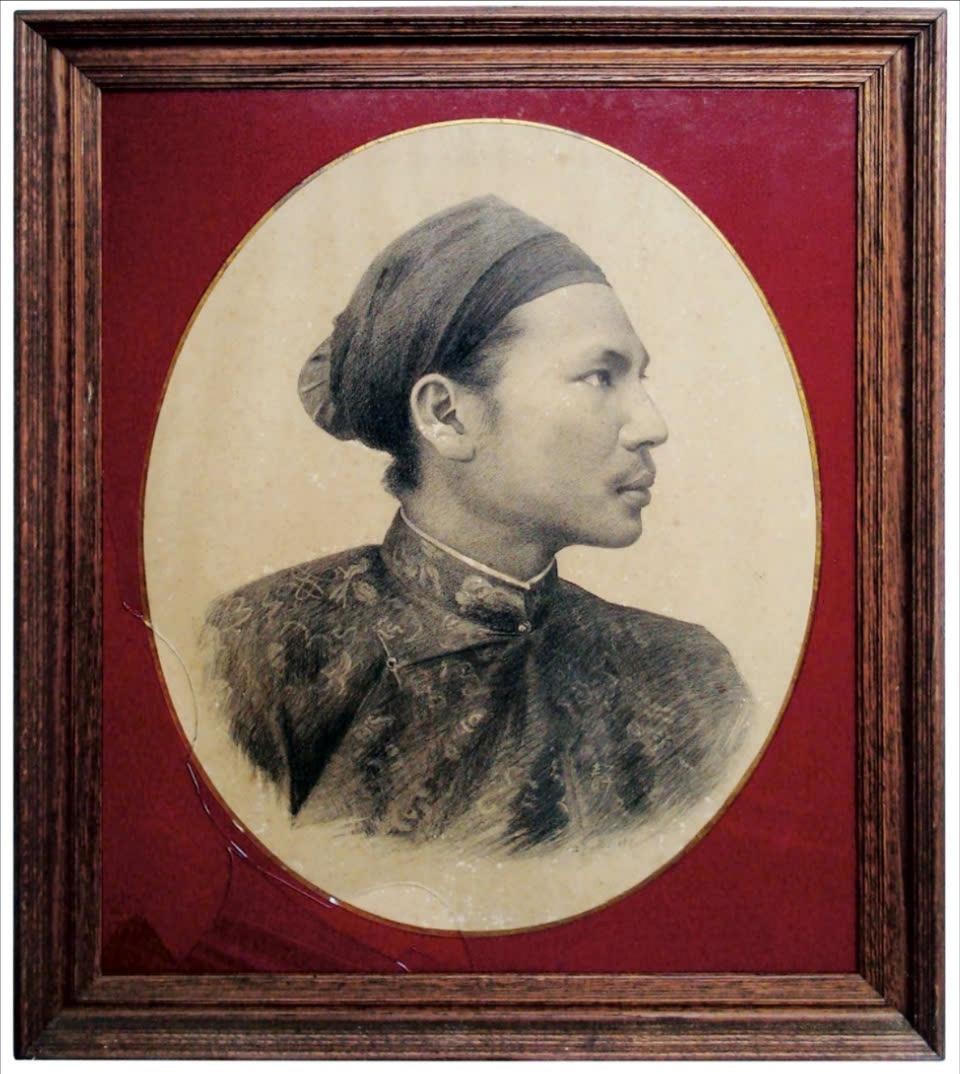 chan-dung-tu-hoa-cua-vua-ham-nghi-than-chi-tren-giay-ve-nam-1896-cua-vua-ham-nghi(1).jpg