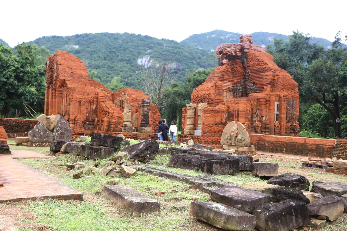 Một góc Di sản văn hóa Mỹ Sơn được rất đông du khách ưa thích.