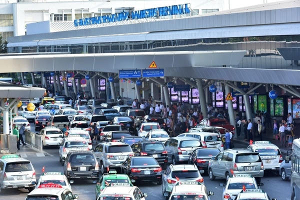 Khu vực gần sân bay Tân Sơn Nhất thường xuyên xảy ra ùn tắc  giao thông.