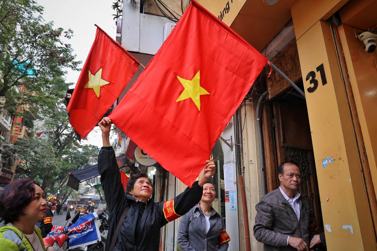 [ẢNH] Hà Nội: Chỉnh trang đô thị đón Tết Quý Mão 2023