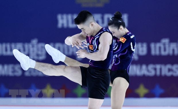 Trần Ngọc Thúy Vi và Lê Hoàng Phong giành huy chương Vàng nội dung Đôi Nam Nữ. Ảnh: Hoàng Linh/TTXVN.  