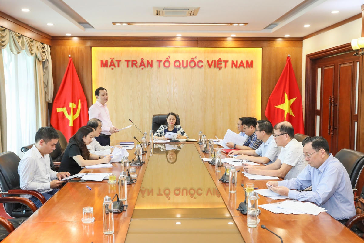 Quang cảnh cuộc họp.