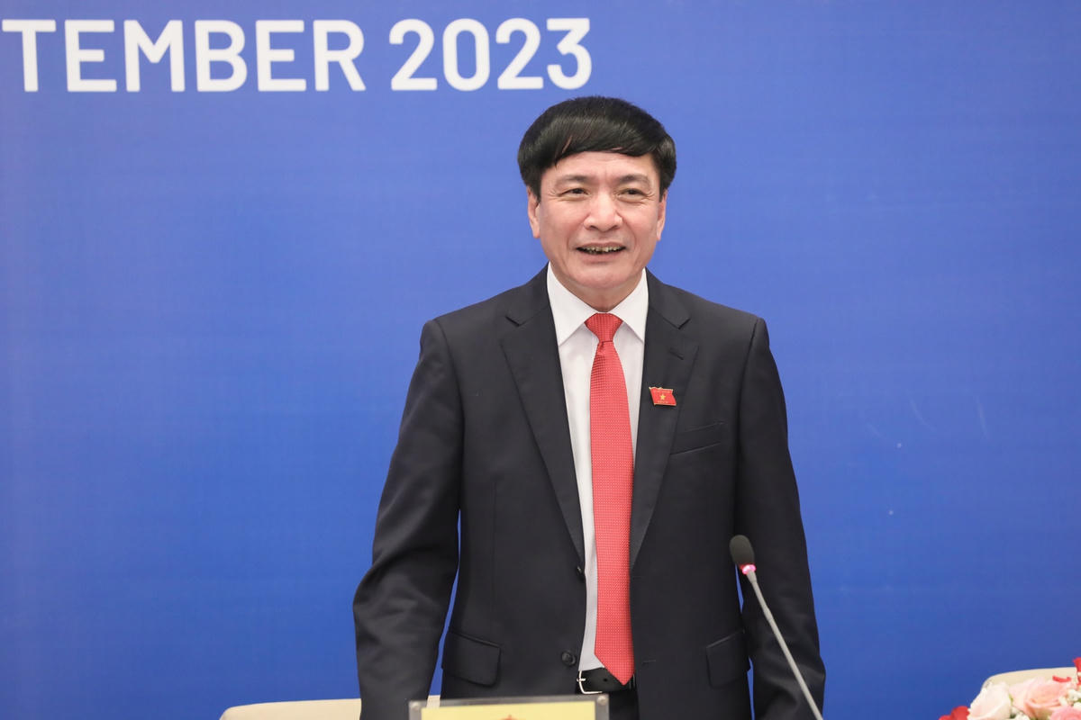 Ông Bùi Văn Cường trả lời báo chí (Ảnh: Quang Vinh)