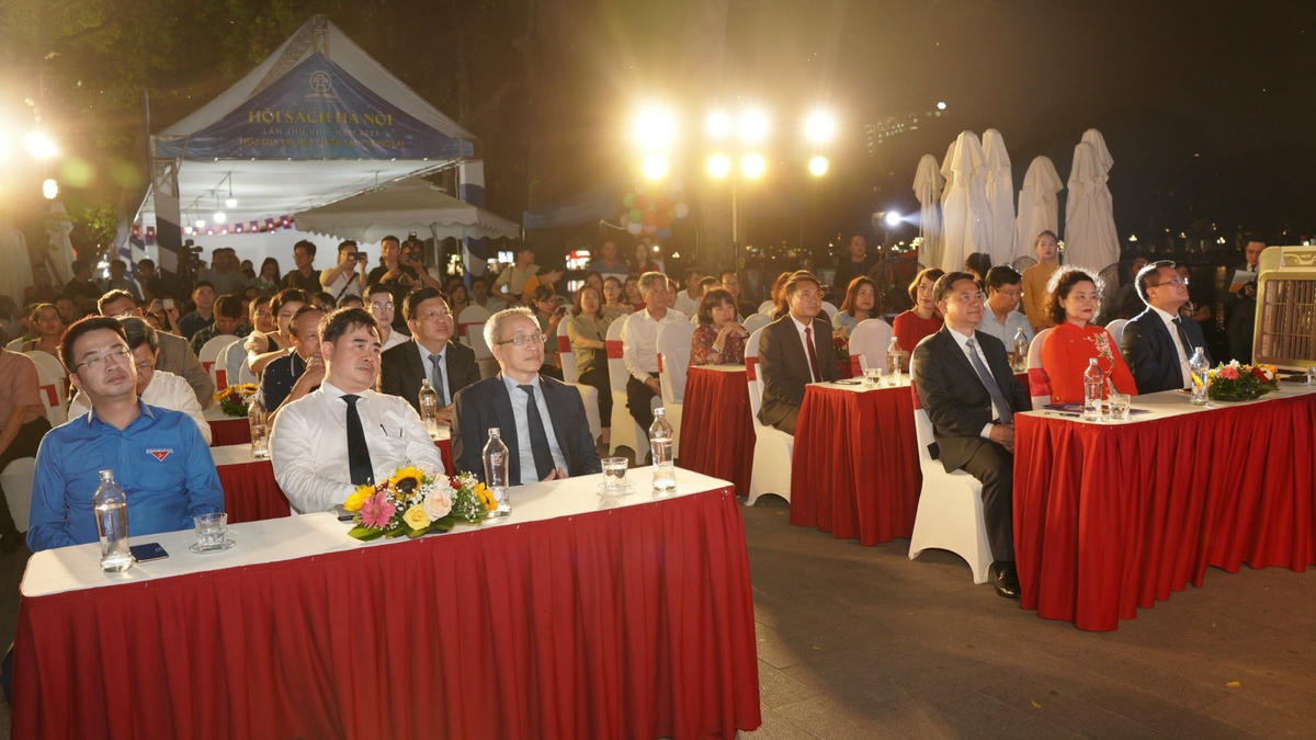 Toàn cảnh buổi lễ khai mạc,